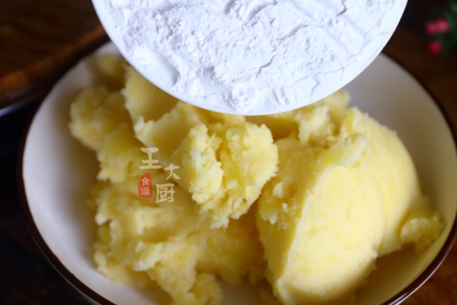 爆浆芝士土豆球，咬一口酥脆绵软奶香浓郁，一口一个太香了