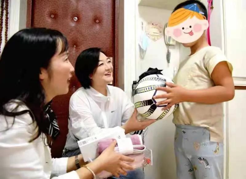 妇联执委帮扶困境儿童活动总结,妇联关爱贫困儿童慰问活动