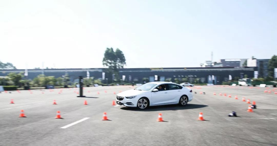 雅阁君威凯美瑞阿特兹怎么选,雅阁天籁凯美瑞迈腾君威对比