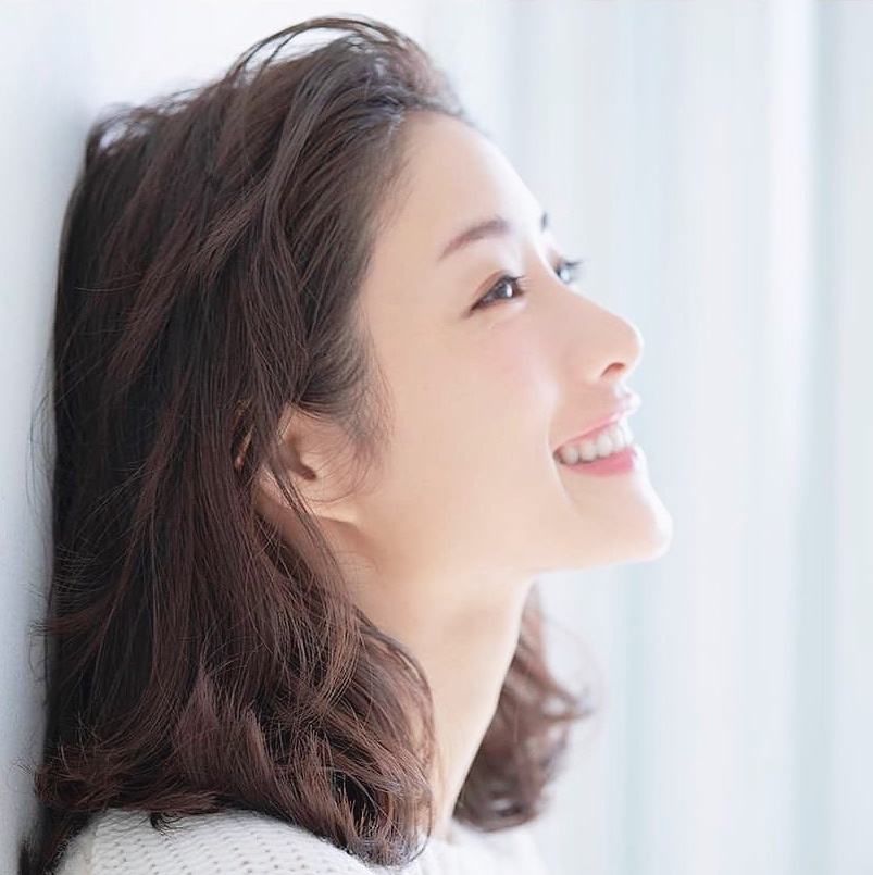 笑能笑出法令纹吗,笑起来的时候有法令纹