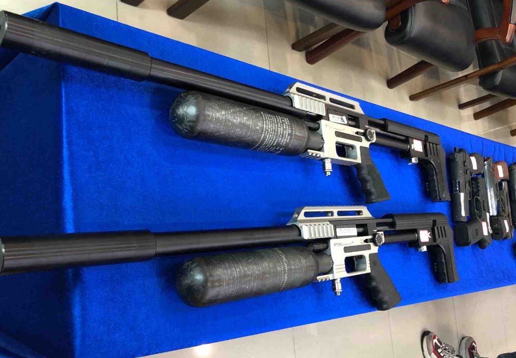香港海关查气枪枪支,携带气枪被抓