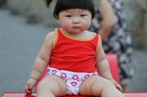 宝宝多大要穿“*裤内**”？穿得太晚，可能影响宝宝健康，妈妈别大意
