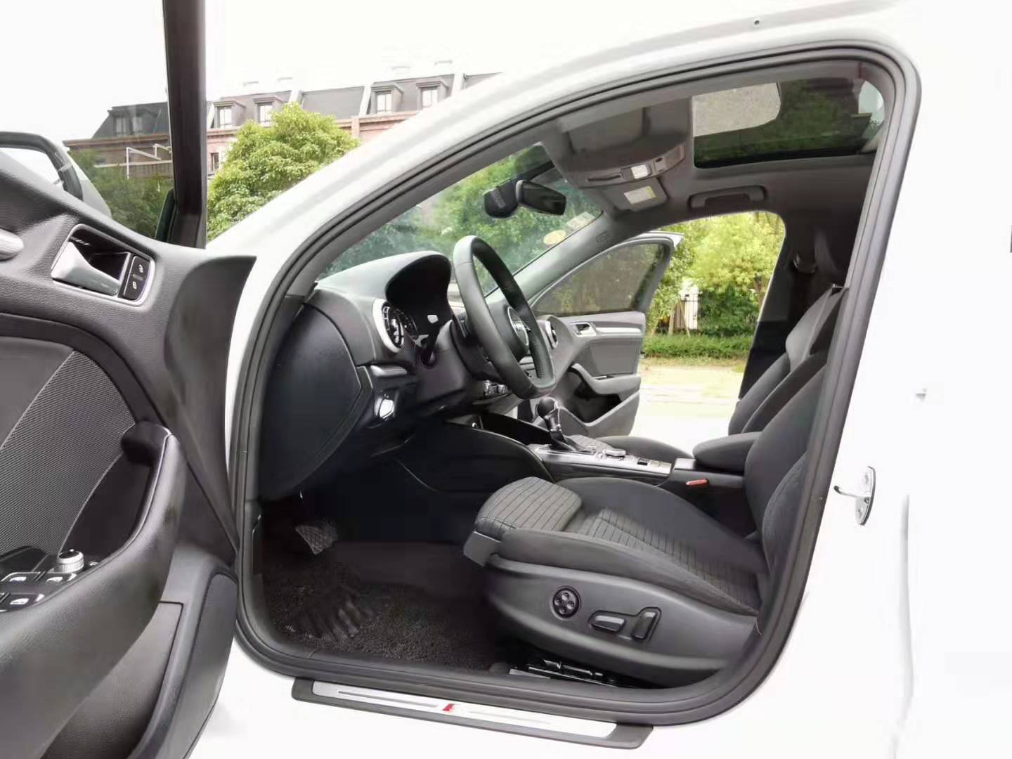 二手奥迪a3和高尔夫哪个值得买,奥迪A3豪华二手车