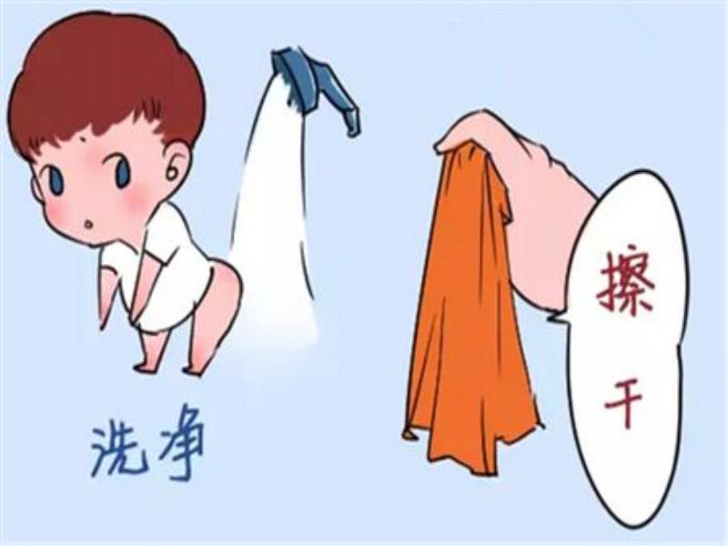 夏天到了，宝宝开始出现红屁屁了，不舒服他会用手挠，真是心疼