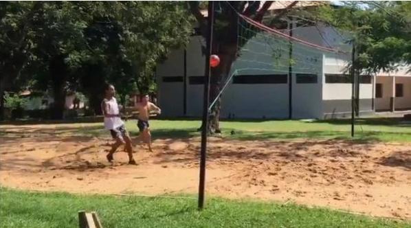 小罗在监狱踢球，不敌杀人犯？可谓塞翁失马焉知非福