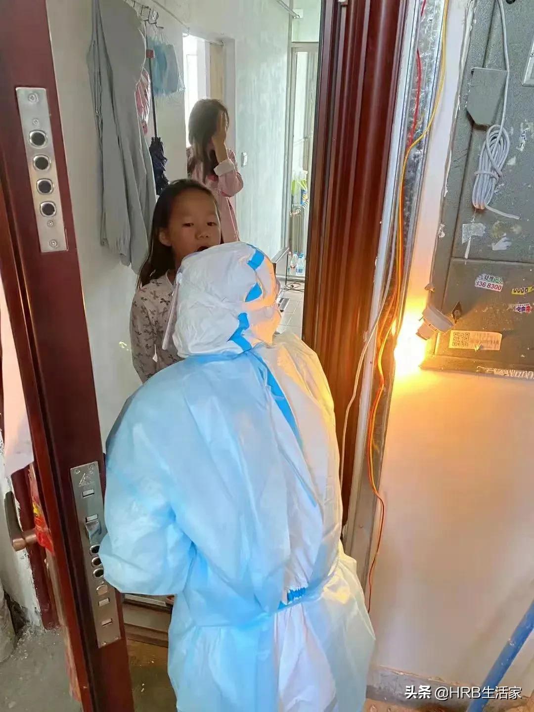 月圆日疫情来袭同战疫只争朝夕最美的“大白”——记哈市道外区人民医院大兴、南直社区核酸检测入户采样团队