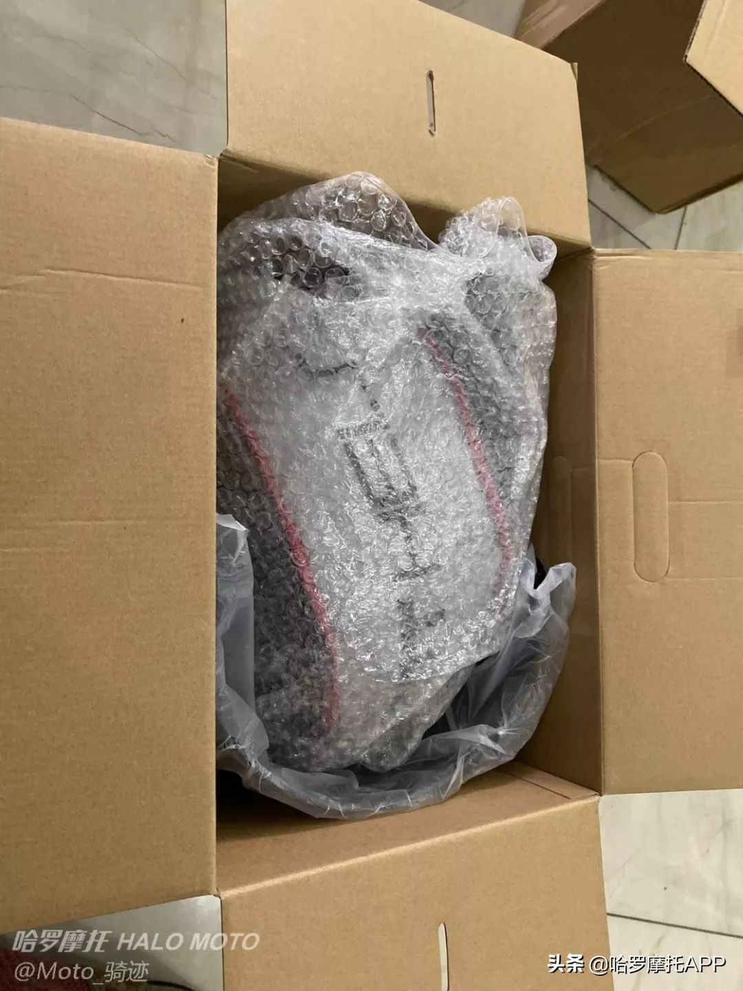 一款高颜值又亲民的碳纤维头盔——MT蛇纹碳纤