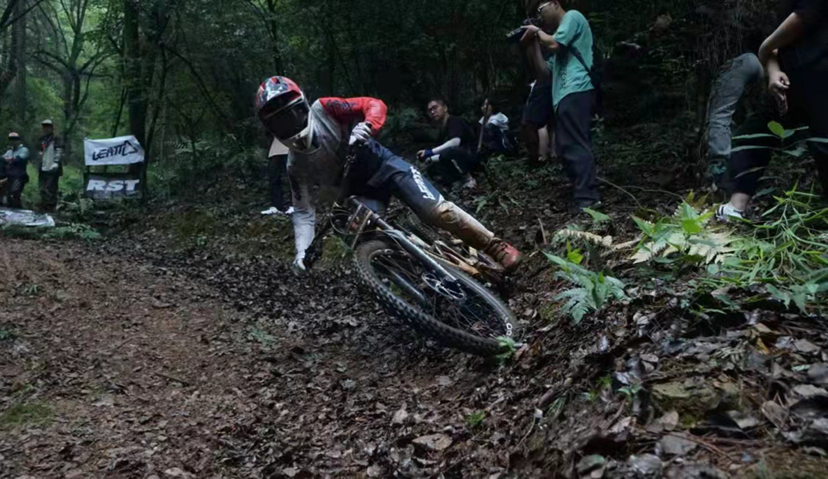 肖聪丁再刚重庆速降,肖聪速降冠军录像