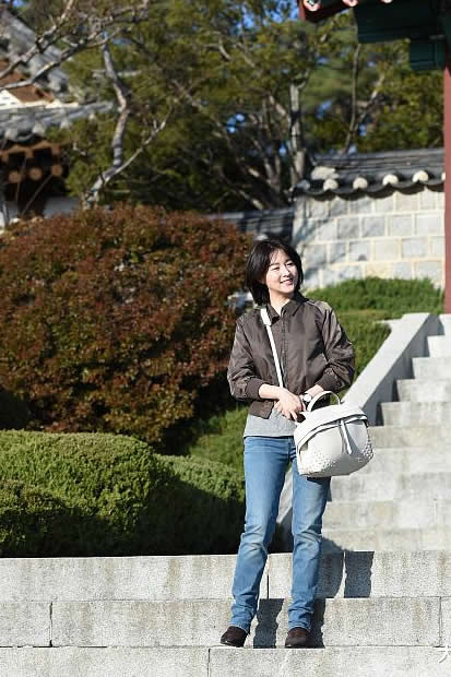 今年最火高个子牛仔裤冬季,今年冬季流行牛仔裤百搭颜色