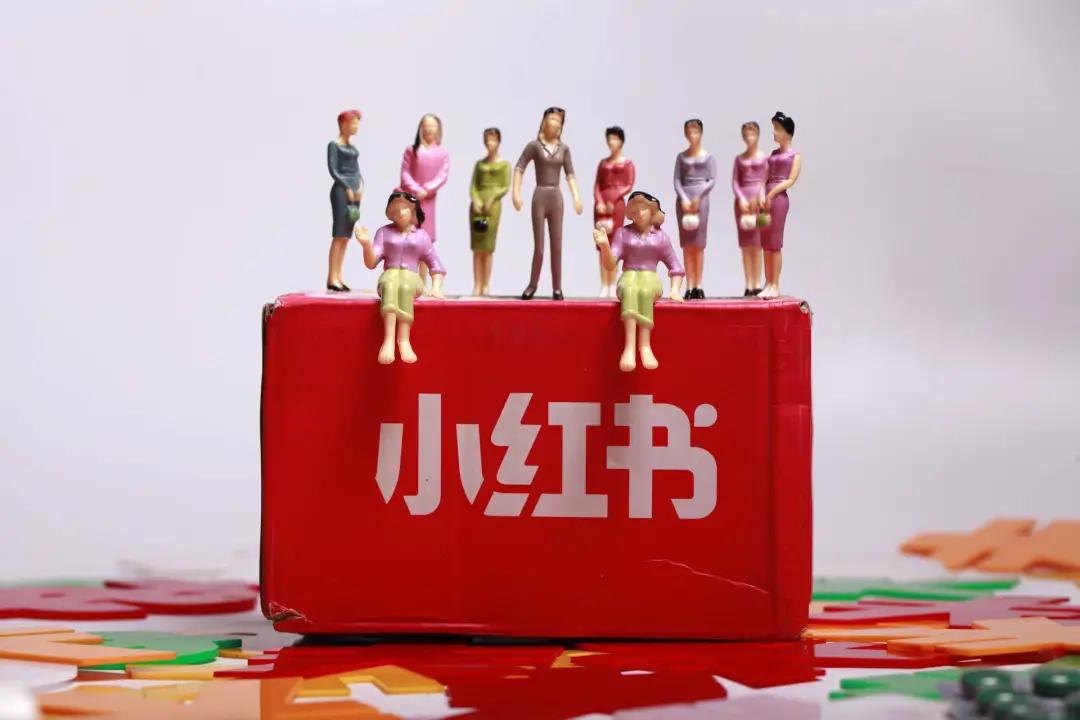 从小红书TOP100博主，看1亿女孩的欲望和迷思