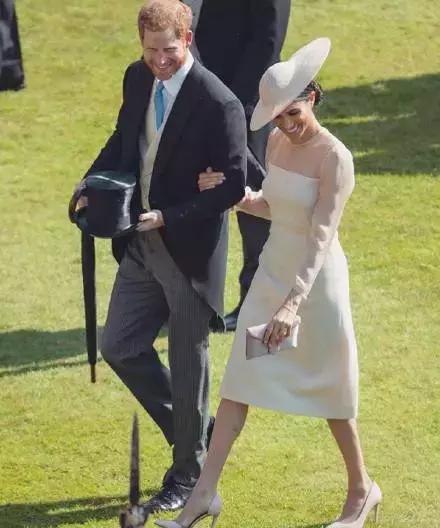 女人爱穿袜子是什么心理,女人爱穿的袜子