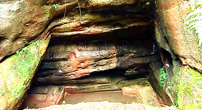 小水塘下藏着巨大山洞,水塘抽干水后专家竟然发现宫殿
