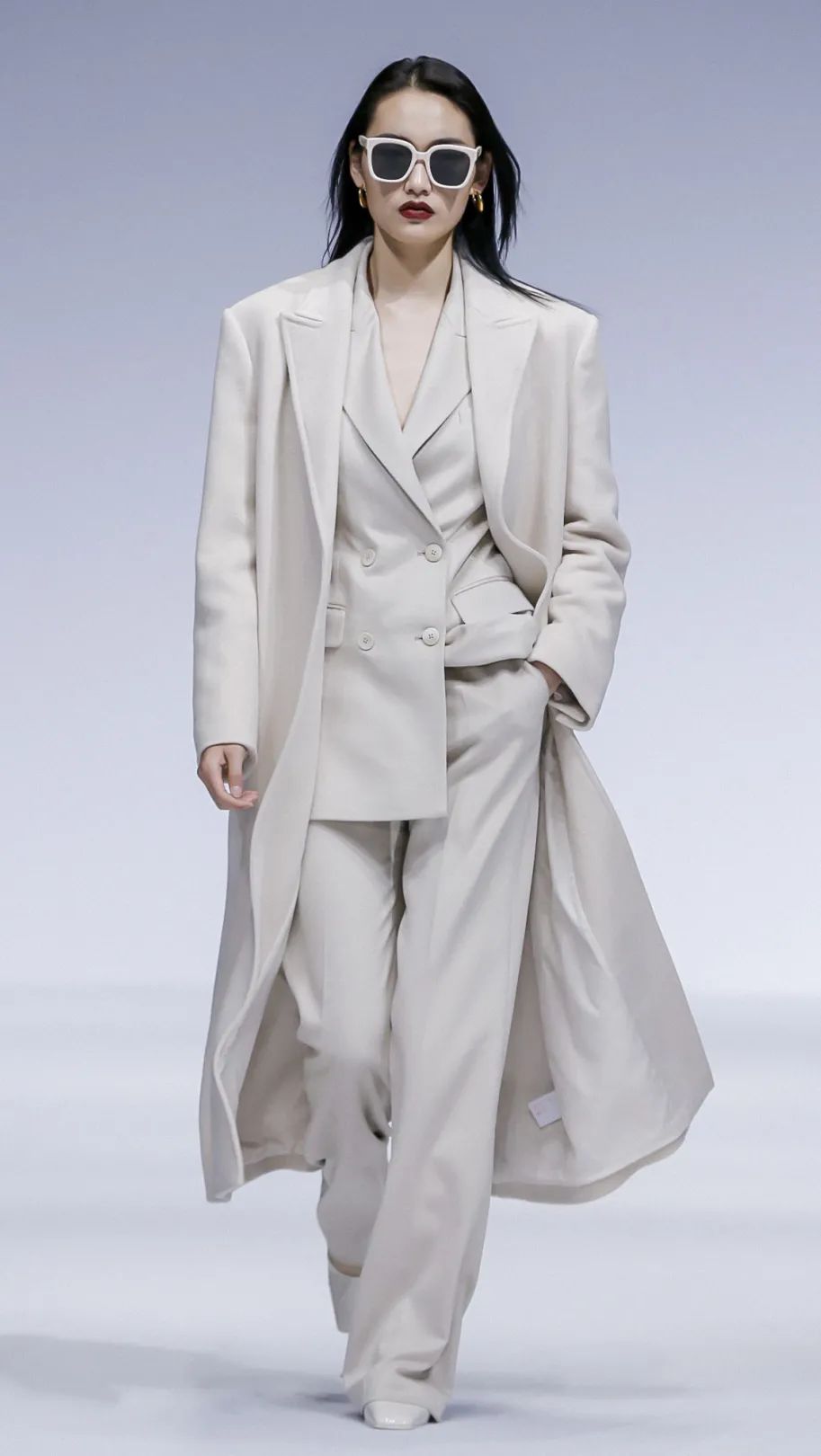 2021秋冬女装款式流行趋势,2018秋冬趋势报告巴黎时装周