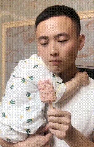 爸爸偷吃被小情人发现,爸爸偷吃小情人零食