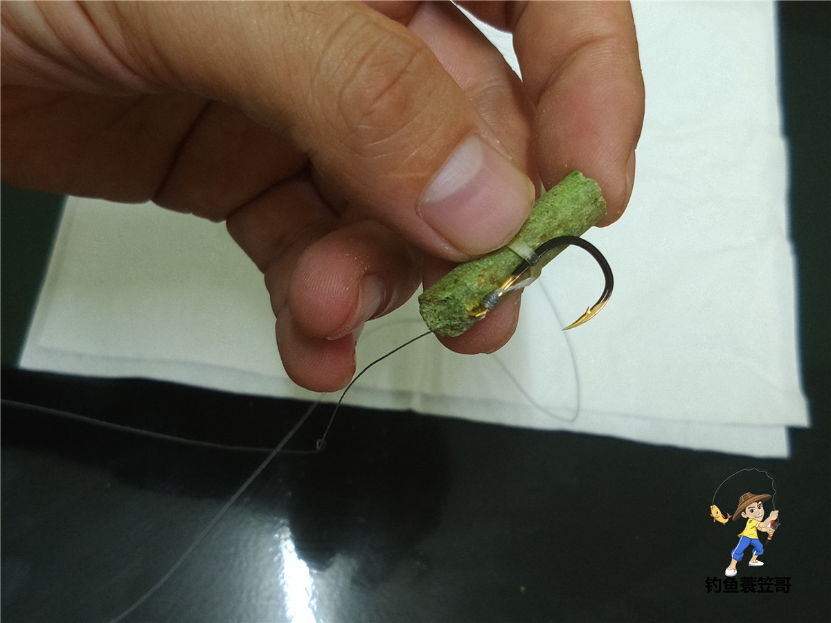 饵料挂钩的正确方法,如何开饵料挂钩效果最好