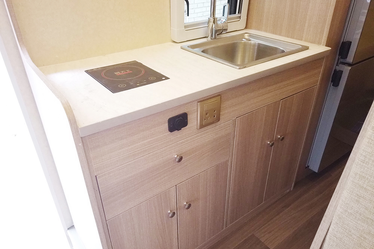 c型新飞祥菱小房车介绍,新飞祥菱经典四座版房车