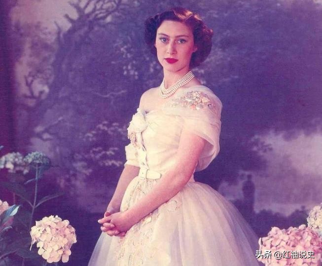 罗马假日女主角赫本照片,罗马假日中安妮公主原型