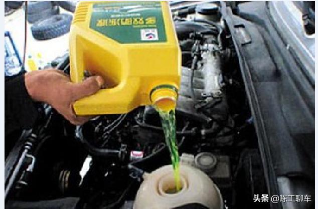 汽车原地着车水温高怎么回事,原地热车水温上升慢怎么回事