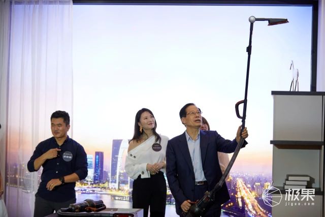 手持吸尘器做家务视频,轻便小巧大吸力吸尘器