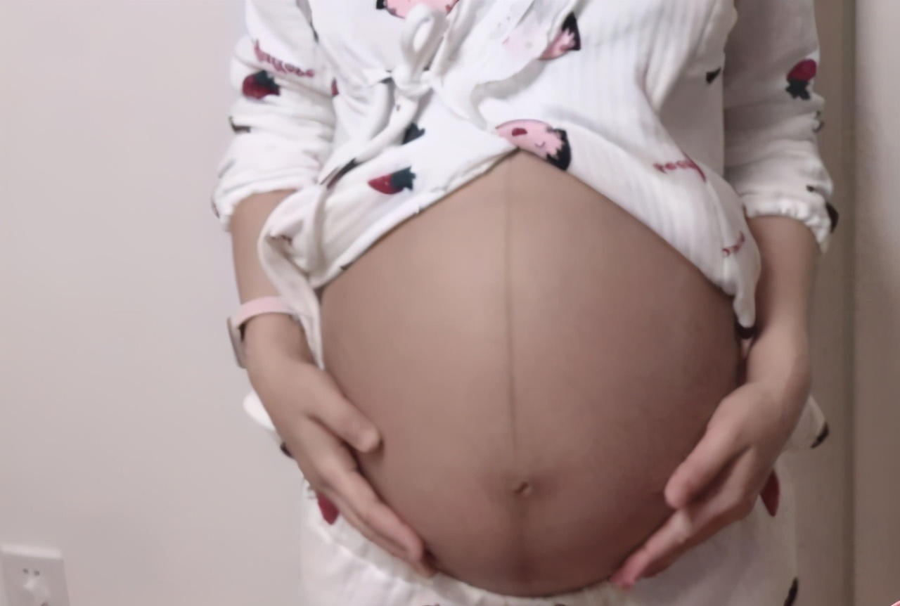 孕妇肚子上为什么有根黑线,孕妈肚子上的黑线为什么是歪的