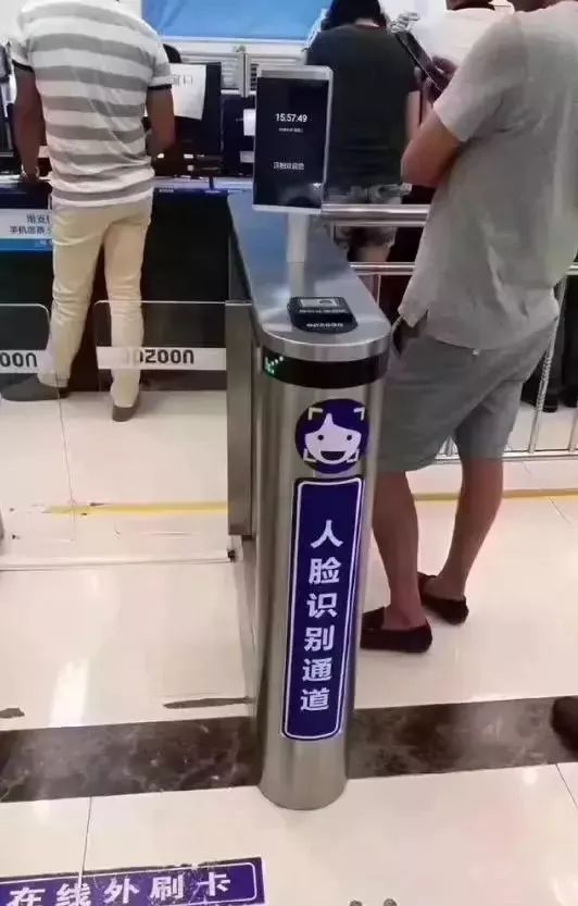 古驰香奈儿阿玛尼哪个好,古驰香奈儿阿玛尼