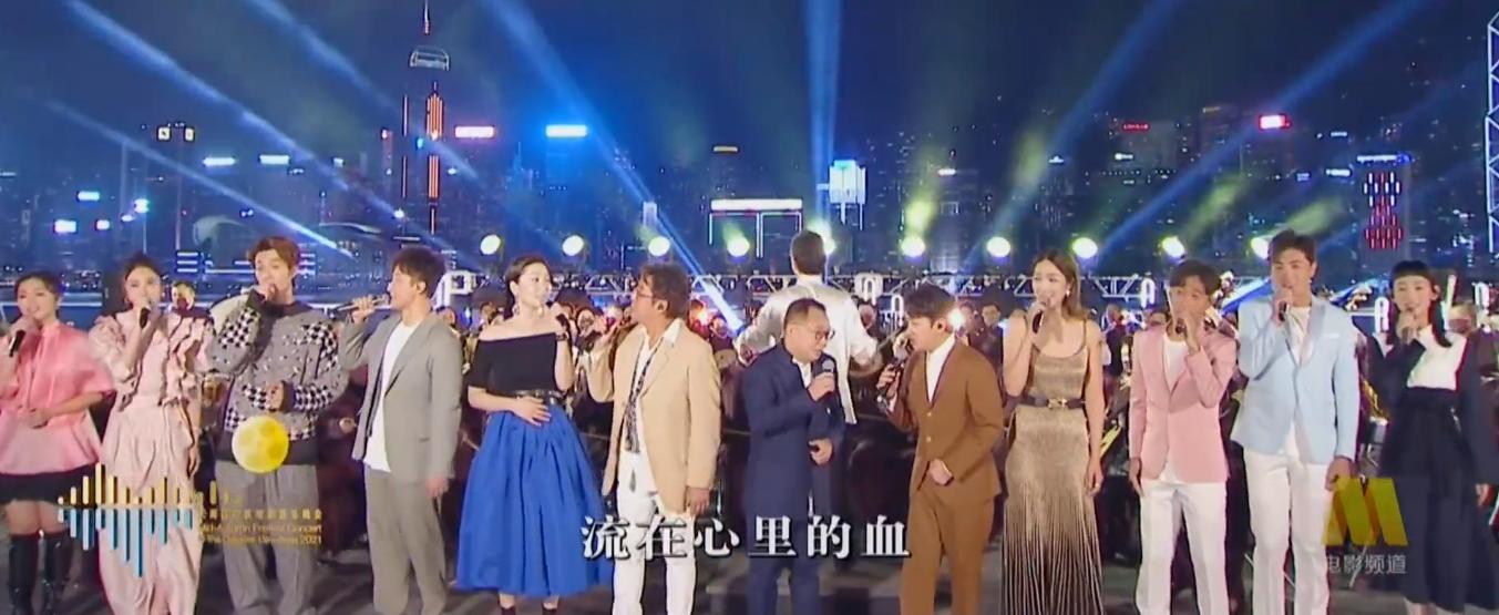 谢霆锋在台下看王菲和刘德华,谢霆锋看王菲表演