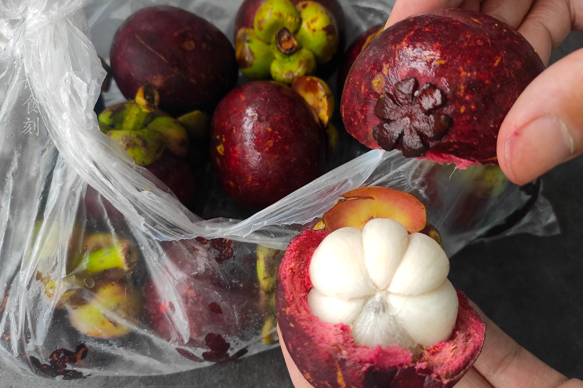 水果山竹里面发黄了能吃吗,山竹剥开后发现黄黄的能不能吃