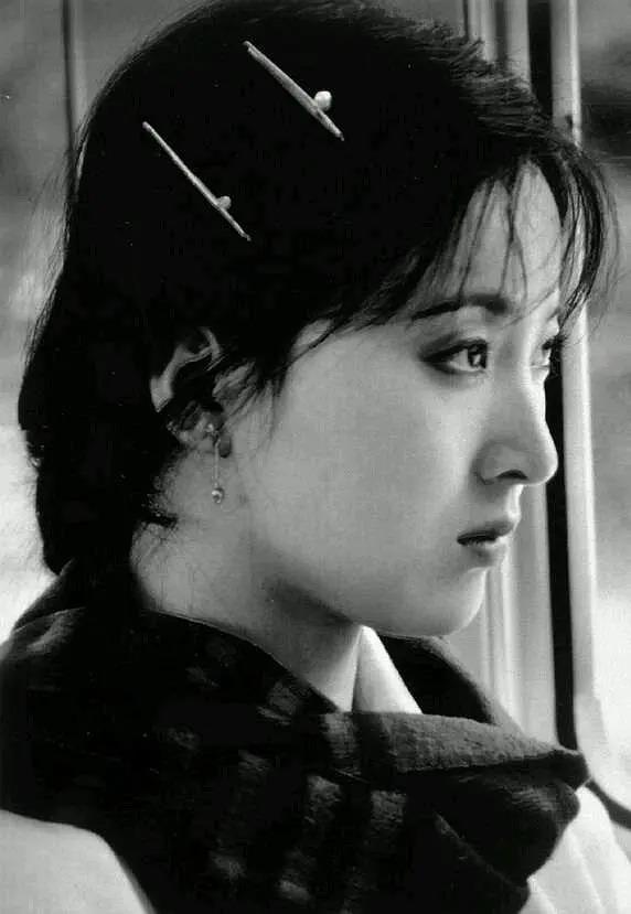 2段婚姻，和丈夫剃度出家，41岁病逝，父亲跪在地上埋怨自己