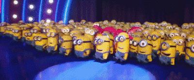 “熊爸爸”又来了！高清监控显示，正驾驶位与副驾驶位都叠着一大一小两个人头？！