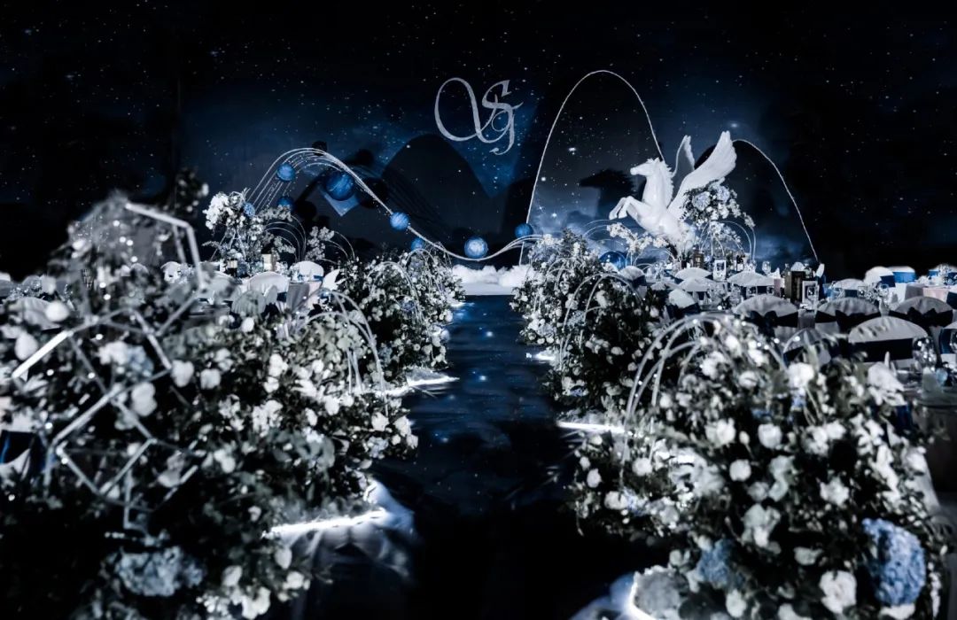 这场静谧梦幻的蓝色星空婚礼,一场神秘浪漫的星空婚礼