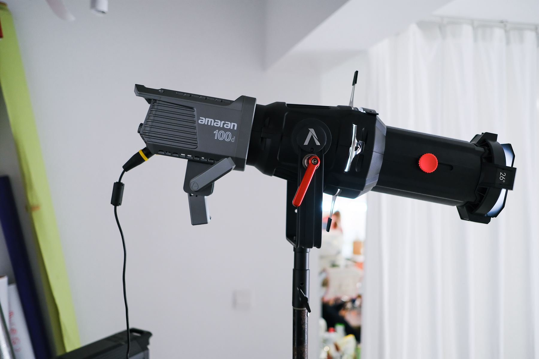 艾蒙拉100d和艾蒙拉100x,爱图仕艾蒙拉灯