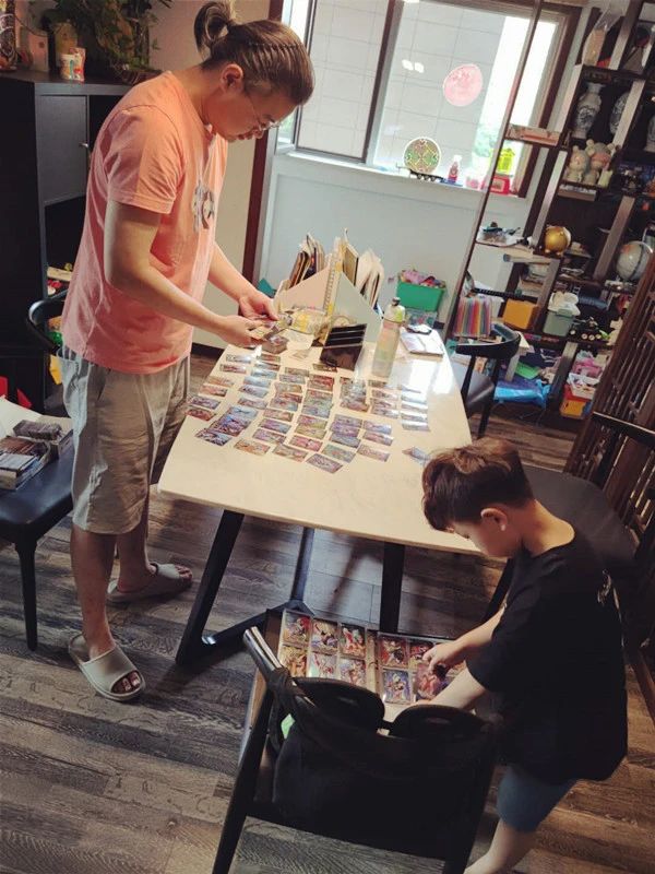 奥特曼卡片是买传奇好还是黑钻好,奥特曼卡片到底该不该给小孩买