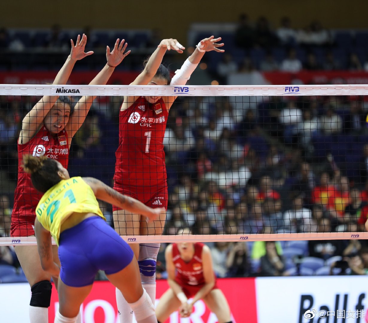 中国女排3:2逆转夺冠,中国女排3:2逆转荷兰