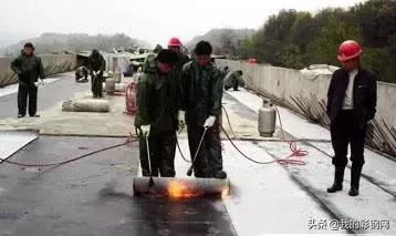 做屋面防水的正确施工方法,雨虹防水屋面正规的施工方法