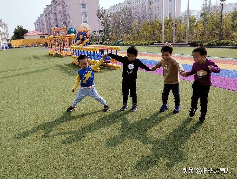 小孩上幼儿园不合群不说话怎么办,孩子不会说话上幼儿园会有帮助吗