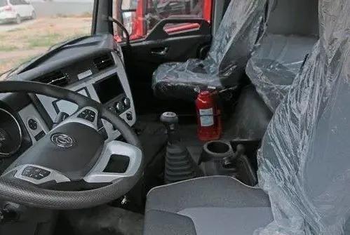 18款解放jh6500马力牵引车怎么样,解放j7对比欧曼est汕德卡旗舰高栏