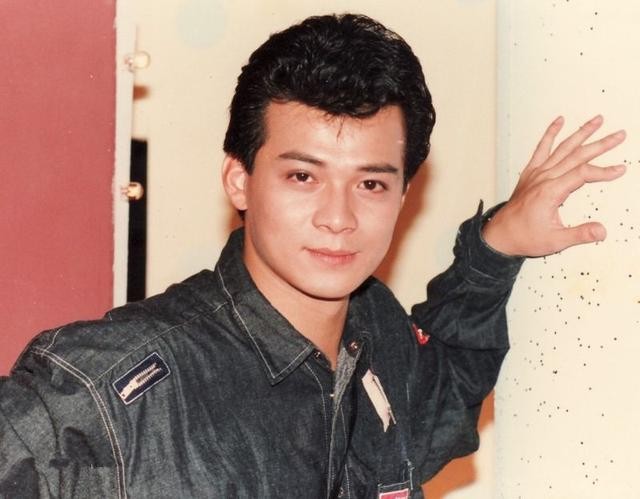 容忍妻子出轨，屡遭背叛却不离婚，黄日华才是真男人