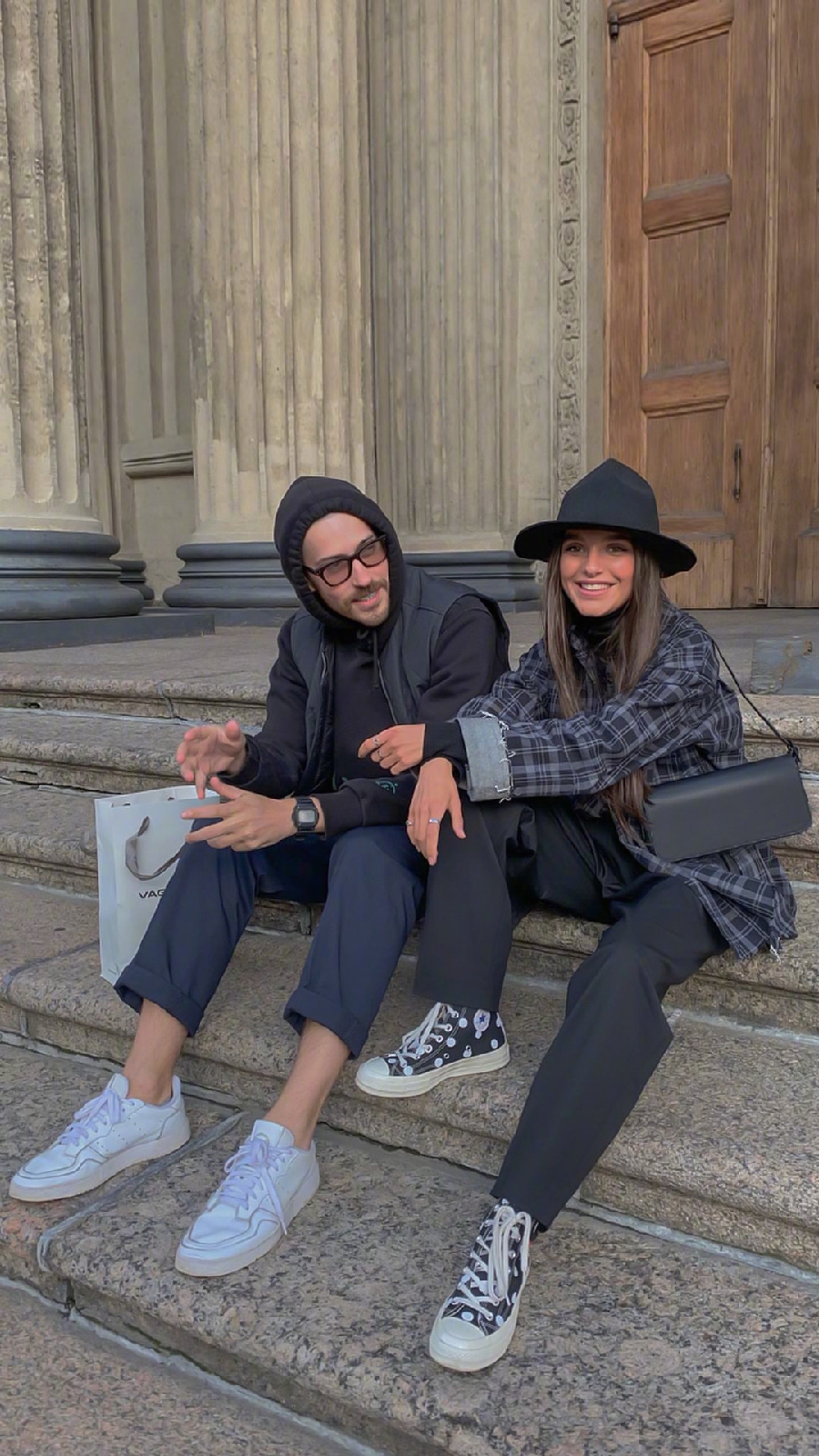 街拍情侣穿搭秀恩爱,情侣街拍秀恩爱穿搭