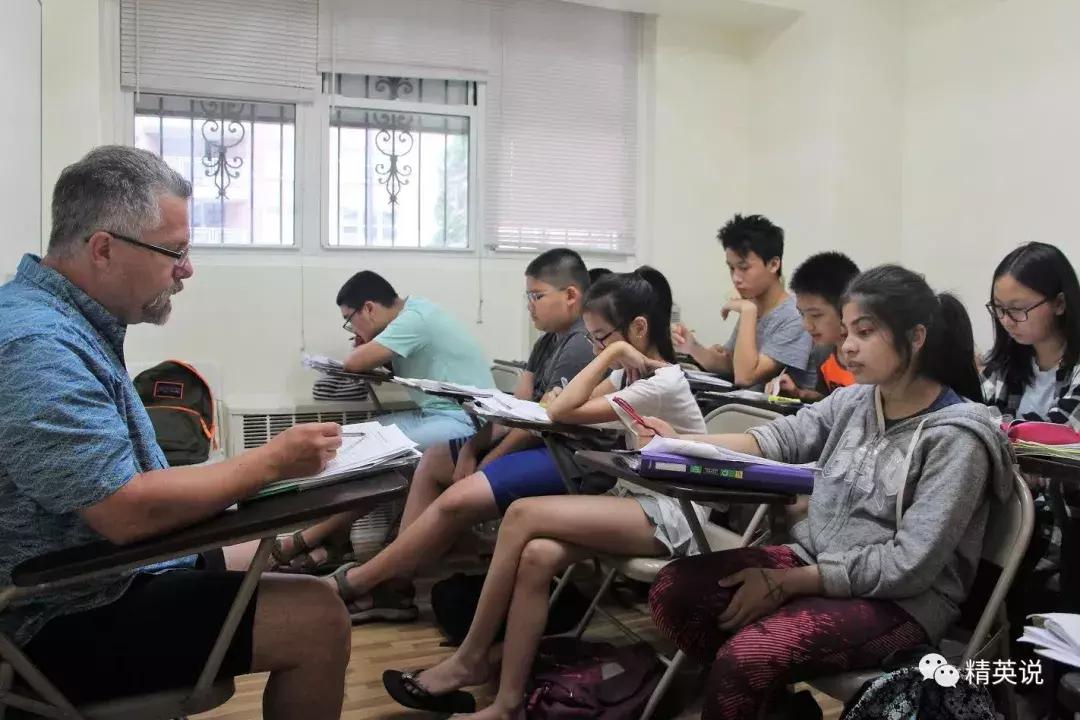 “带着孩子移民海外，但我们还是没能逃离疯狂的补习班……”