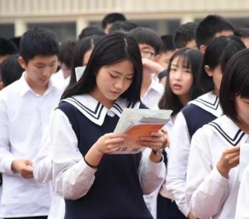 录取通知书被撕坏了能报名吗,录取通知书成废纸