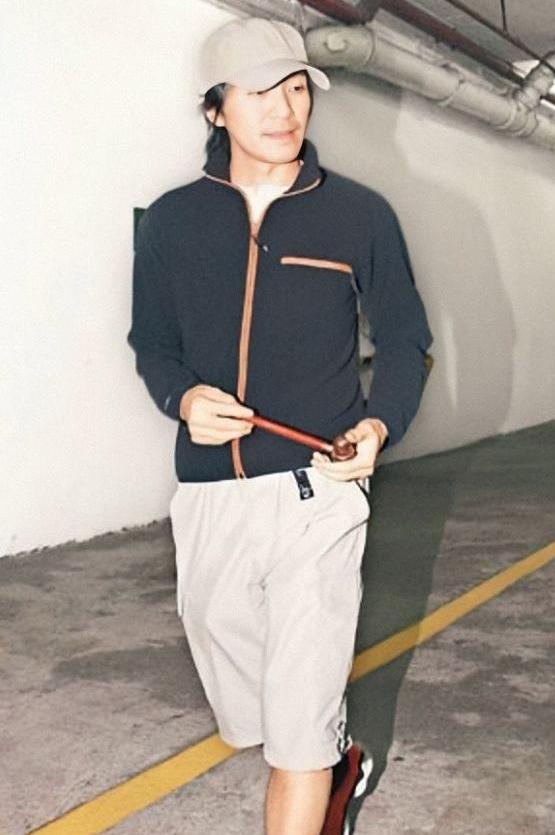 周星驰白发落泪视频,周星驰满头白发