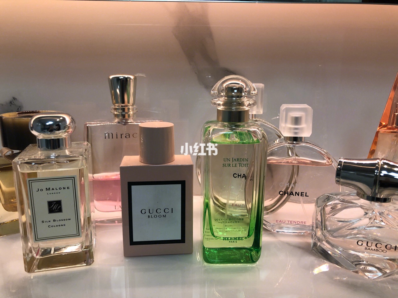 给女生买哪种香水最好,适合男人的香水味道推荐