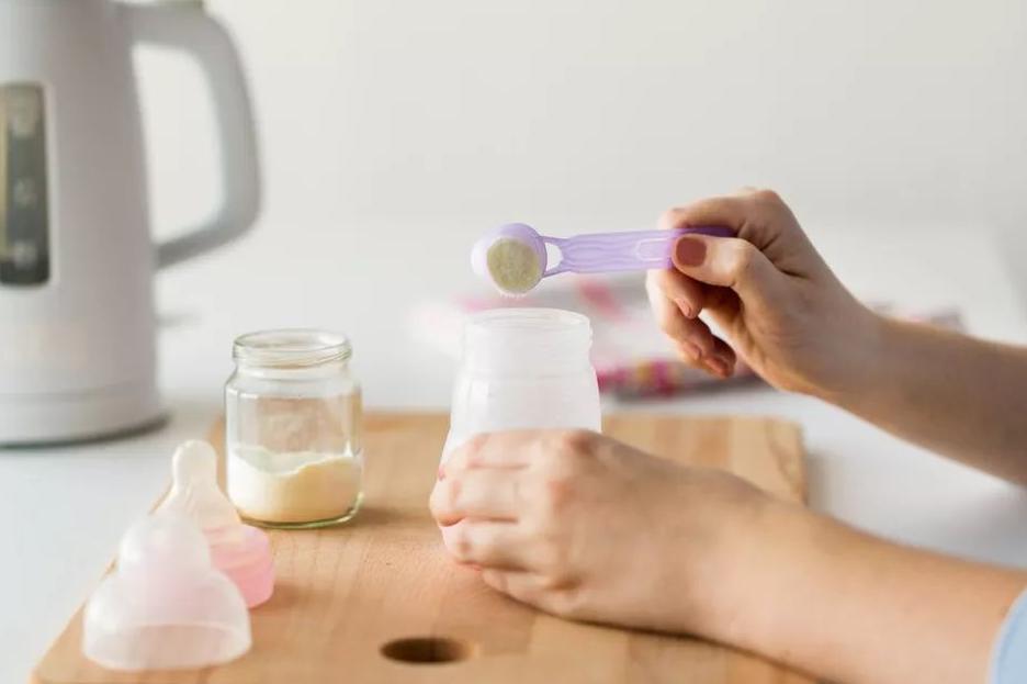 奶瓶清洗剂洗奶瓶时能用温水吗,给孩子洗奶瓶的清洁剂