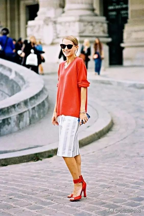 v领毛衣慵懒风显白显瘦,显瘦又百搭全靠这件v领毛衣