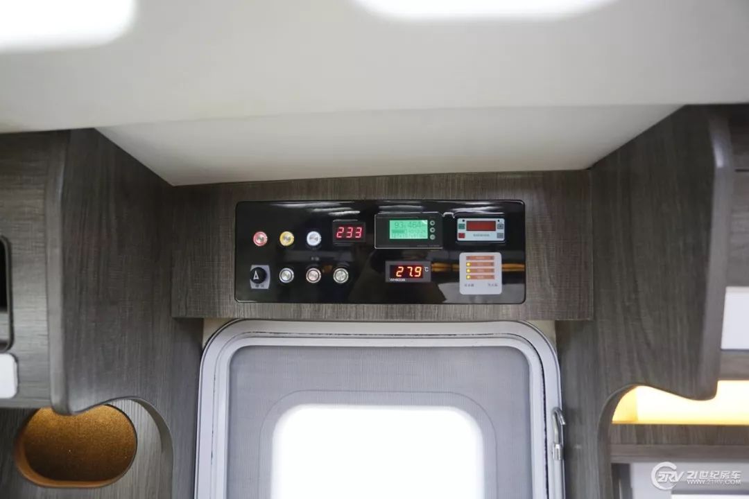 房车大全20-30万的小型c型房车,飞翔房车入门级b型房车价格