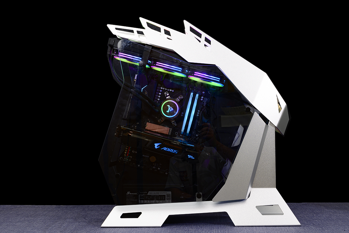 颜值与个性共舞，大水牛铁血战士异形机箱，越夜越有机