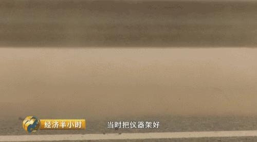 中国沙漠修公路发现一个村,中国花50亿买下沙漠在哪里