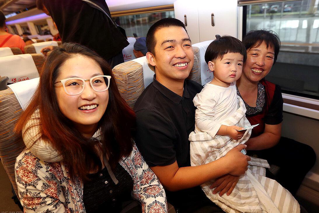 小孩出现晕车的症状以后怎么处理,宝宝会晕车是身体虚弱吗