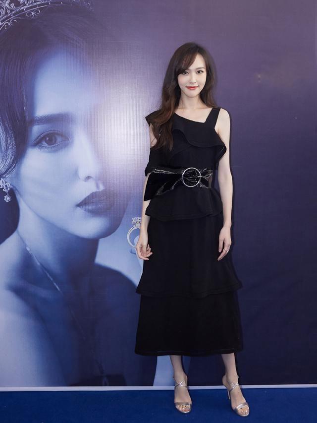 迪丽热巴和唐嫣同穿亮片裙,迪丽热巴和唐嫣穿同款公主裙