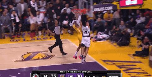 2020詹姆斯季后赛九次盖帽,詹姆斯2022逆天盖帽